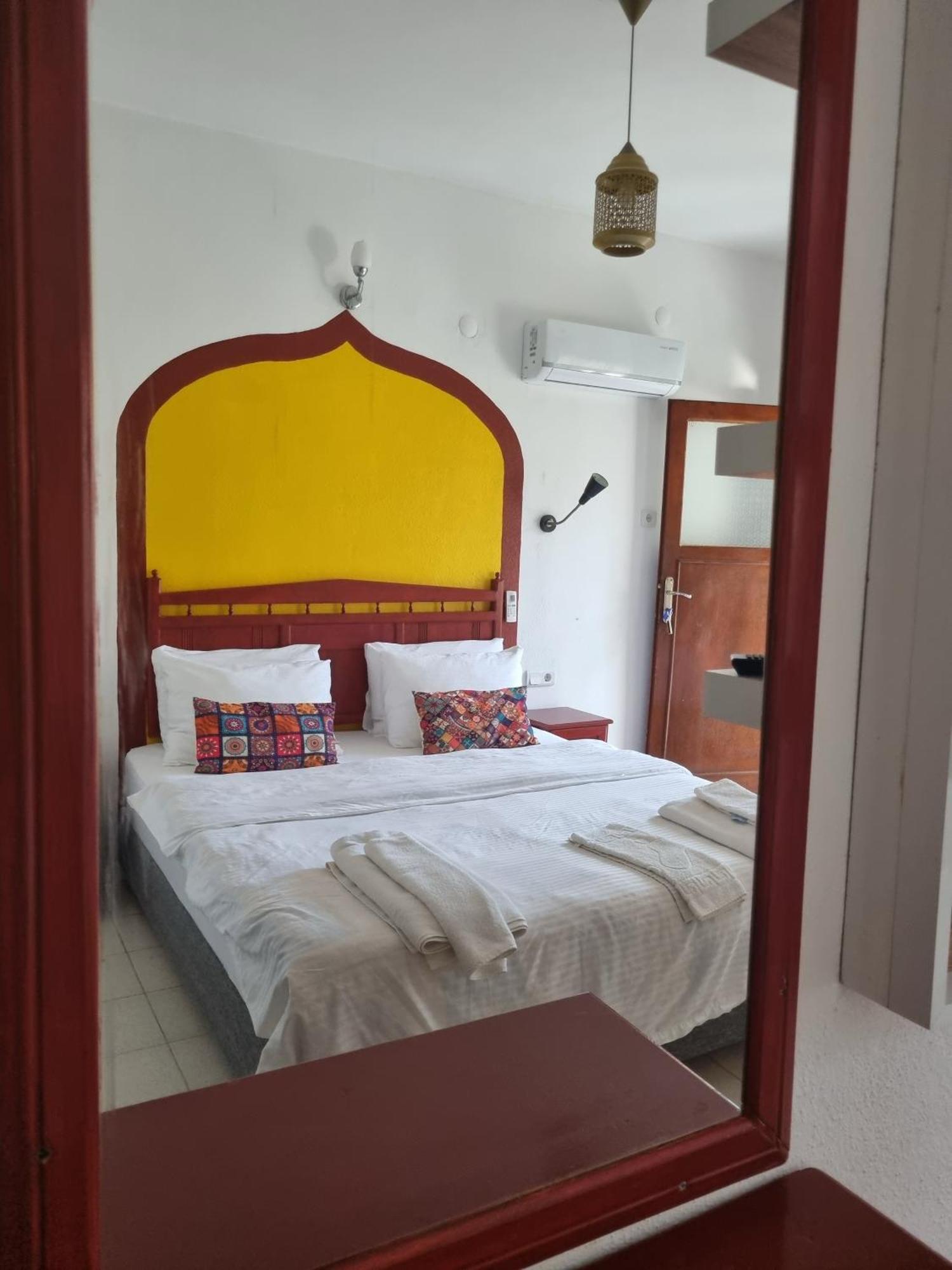 Sunset Boutique Hotel & Apartments Чирали Номер фото