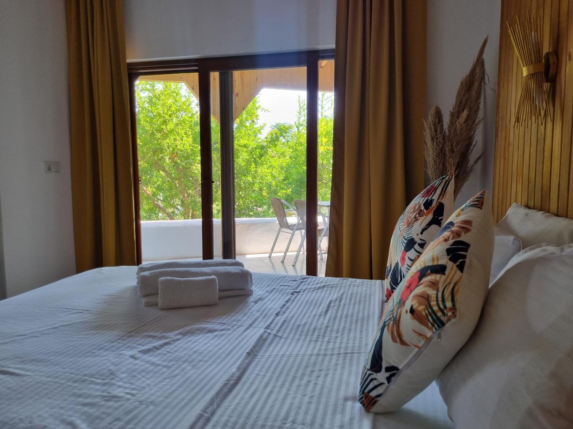 Sunset Boutique Hotel & Apartments Чирали Номер фото